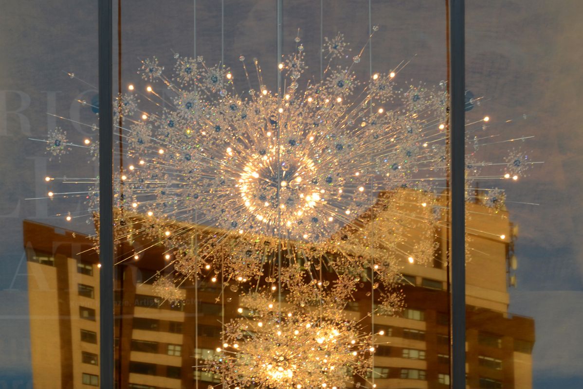 04-3 Crystal Chandelier In The Metropolitan Opera House At Lincoln Center New York City